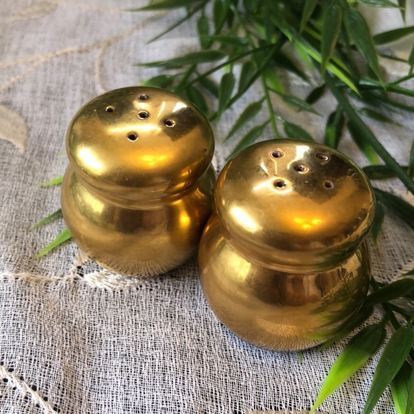 Elegant Vintage Gold Porcelain Salt and Pepper Shaker Set - Picture 5 of 5